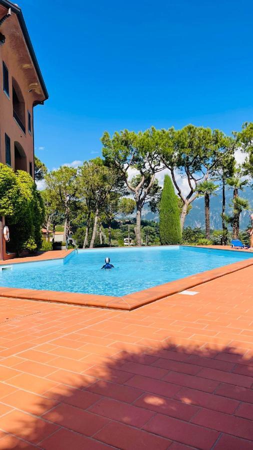 Lake View, Swimming Pool, Tennis Court And Private Parking 梅泽格拉 外观 照片